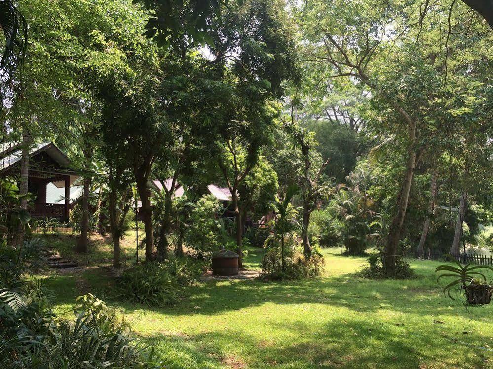 Ban Suan Klang Muang Resort Мэхонгсон Экстерьер фото