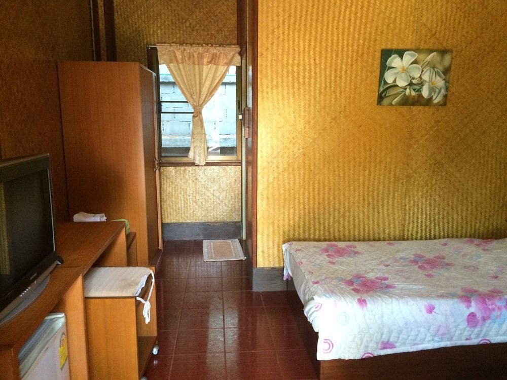 Ban Suan Klang Muang Resort Мэхонгсон Экстерьер фото