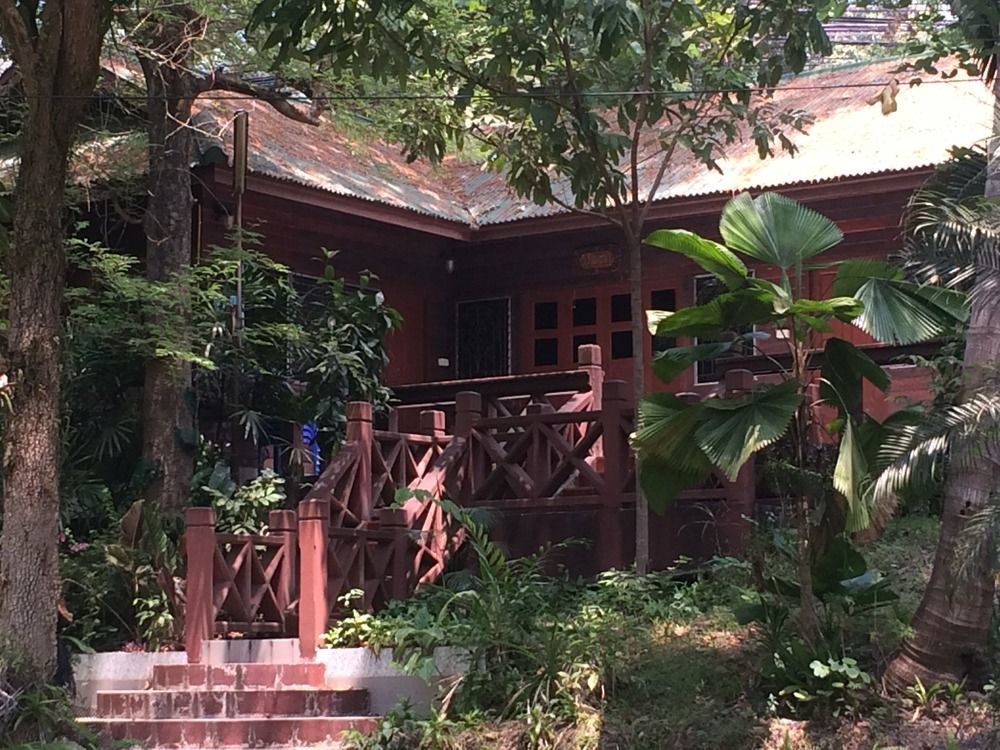 Ban Suan Klang Muang Resort Мэхонгсон Экстерьер фото